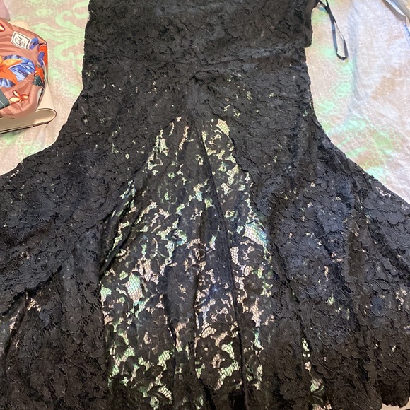 LE CHATEAU. V neck lace gown. New with tag size Xs - Picture 2 of 7